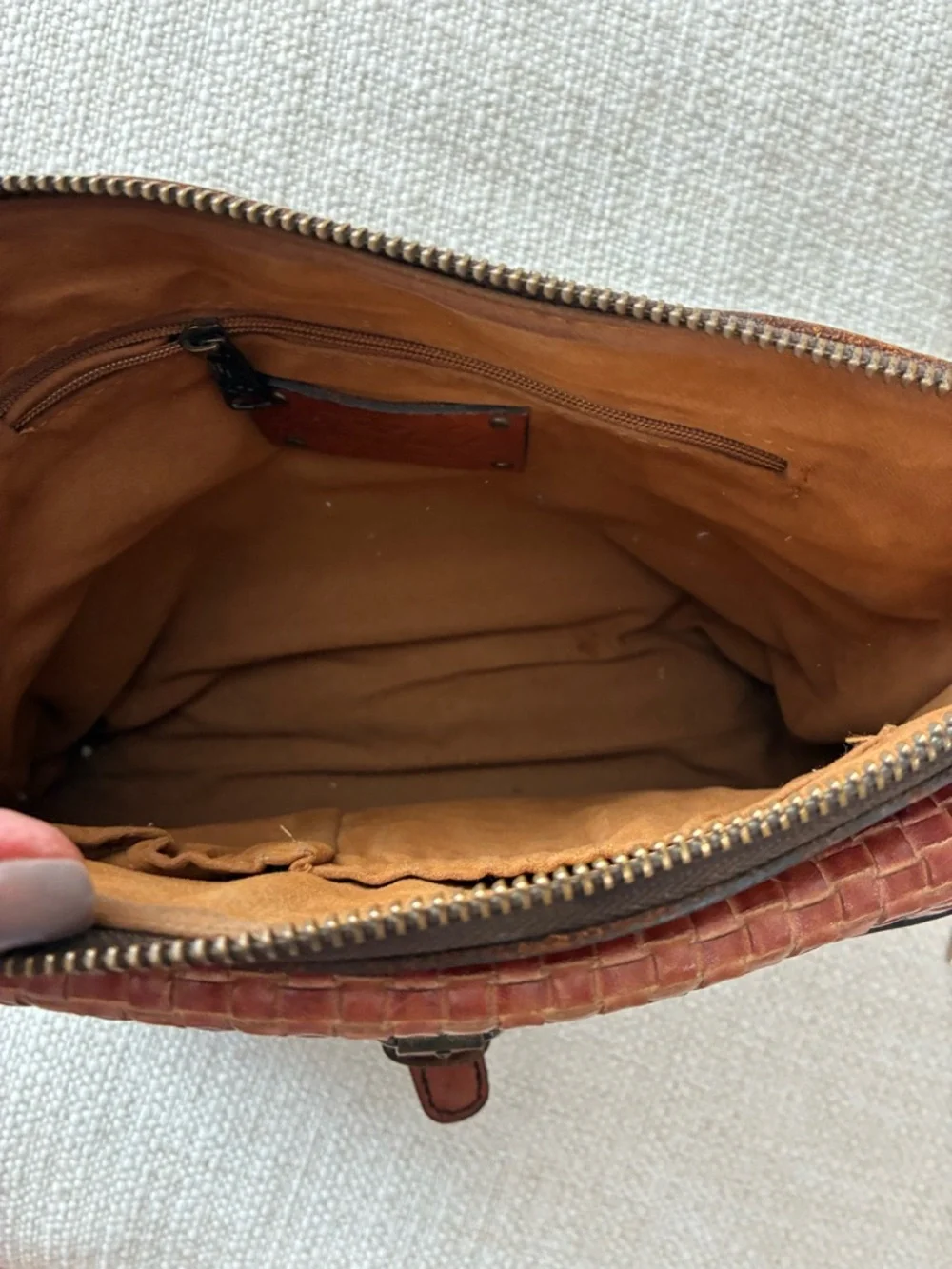 Patricia Nash EUC Avellino
Basketweave Tan Genuine
Leather Crossbody - Picture 14 of 16